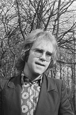 Elton John's thinning hair