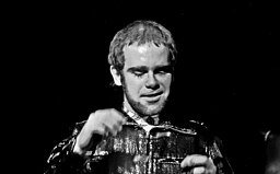 Elton Johns hair in 1972
